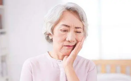 老人如何防止掉牙,养老护理员护牙方法有那些？